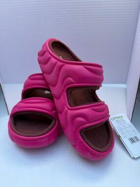 CROCS NEW Hot Pink Classic Cozzzy overpuff sandal Double-Strap Slide Sandals 6